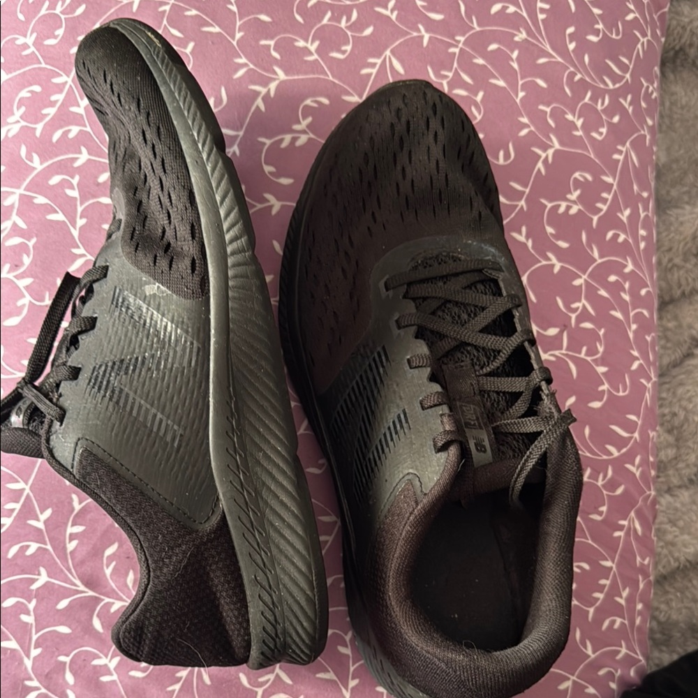 Men's Black Athletic Shoes